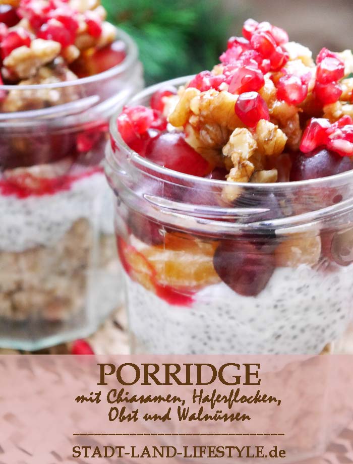 Porridge mit Chiasamen, Obst, Haferflocken und Walnüssen