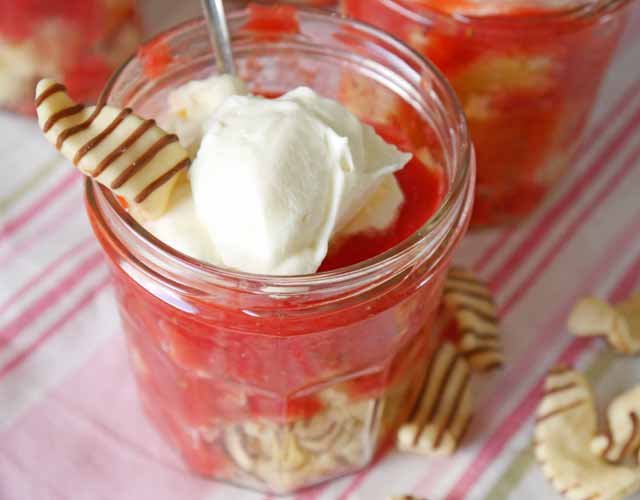 Erdbeer-Trifle mit Choclait-Chips